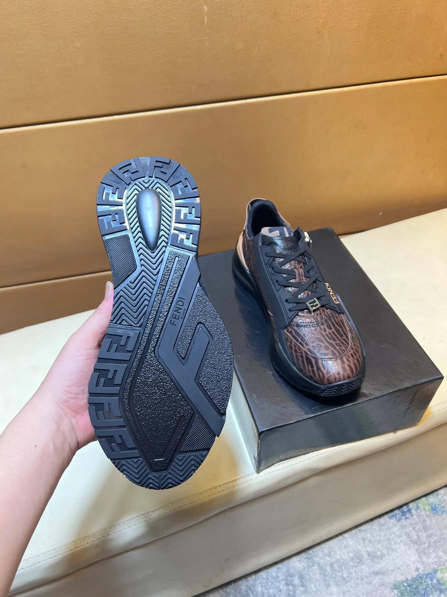 pp420💰👑👑《Louis vuitton/LV Louis Vuitton》original quality.~ Unique modern style sneakers. 🏃A must-have casual shoe for trendy men😍😍 Original brand imported from Italy, imported original leather, sheep lining (refuses to discolor and grind feet) Sole: Original sole provided by the original factory, French lazy style design ⚠️Fit to the feet, original quality, super comfortable original sole. It’s like shooting the real thing 🎬The real thing is better, high-quality sneakers, men’s shoe size: 38-44